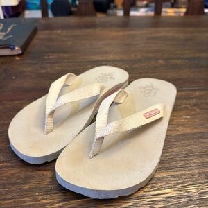Columbia flip flops